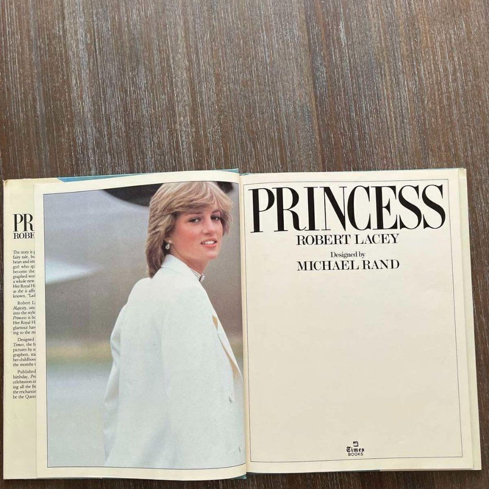 Vintage BOOK PRINCESS by Robert Lacey (1982) - Picture 4 of 8